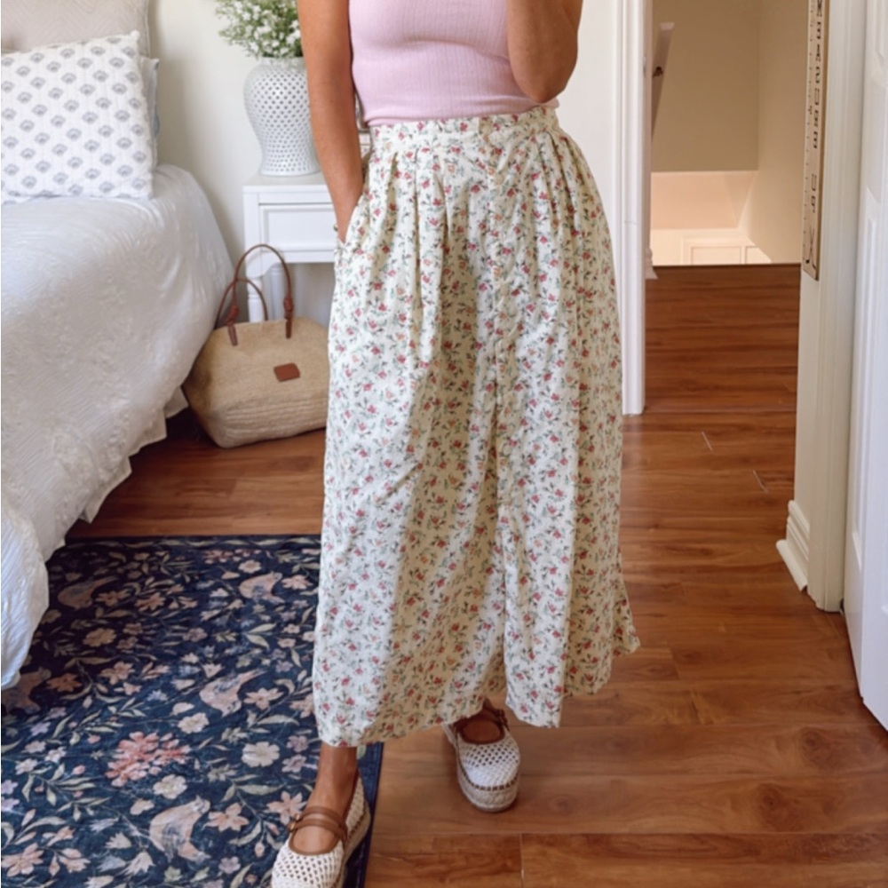 *SOLD* Vintage 80’s butter yellow floral skirt - vintage medium/modern small